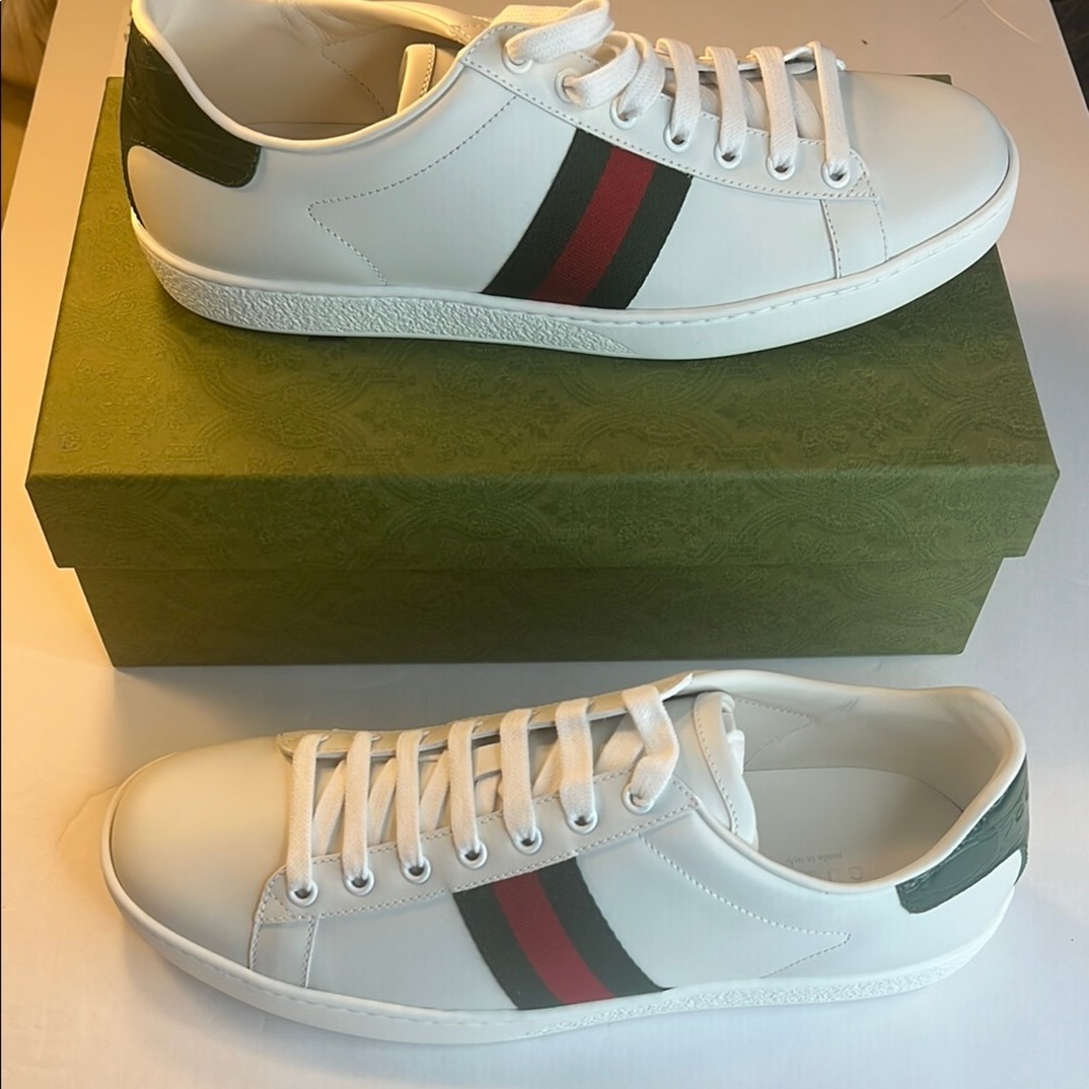 NWT Gucci White Sneakers Luxurious Leather WITH ICONIC WEB DETAIL Design Sz 40.5
